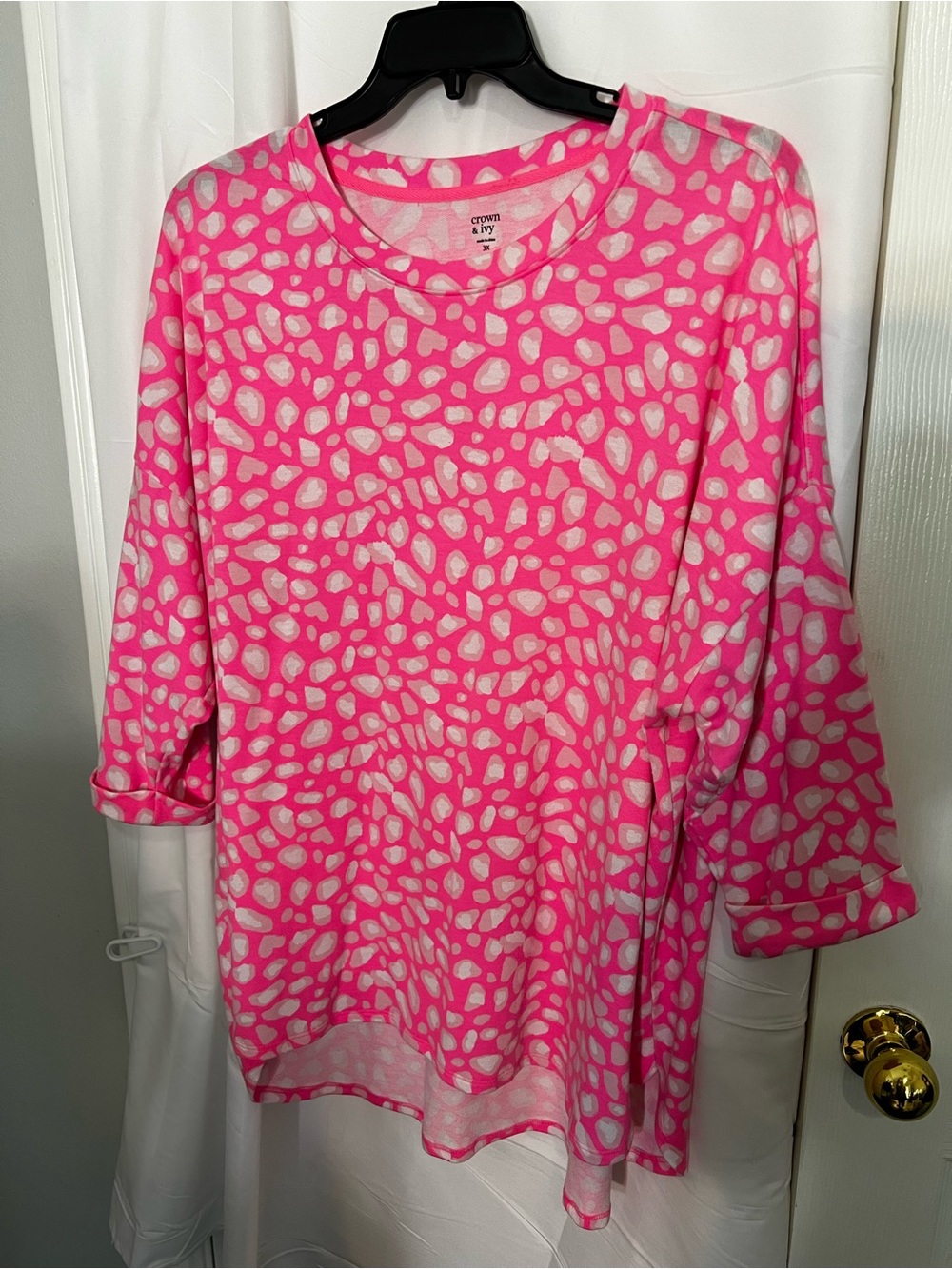 crown & ivy Hot Pink and White Leopard Print Pullover Top